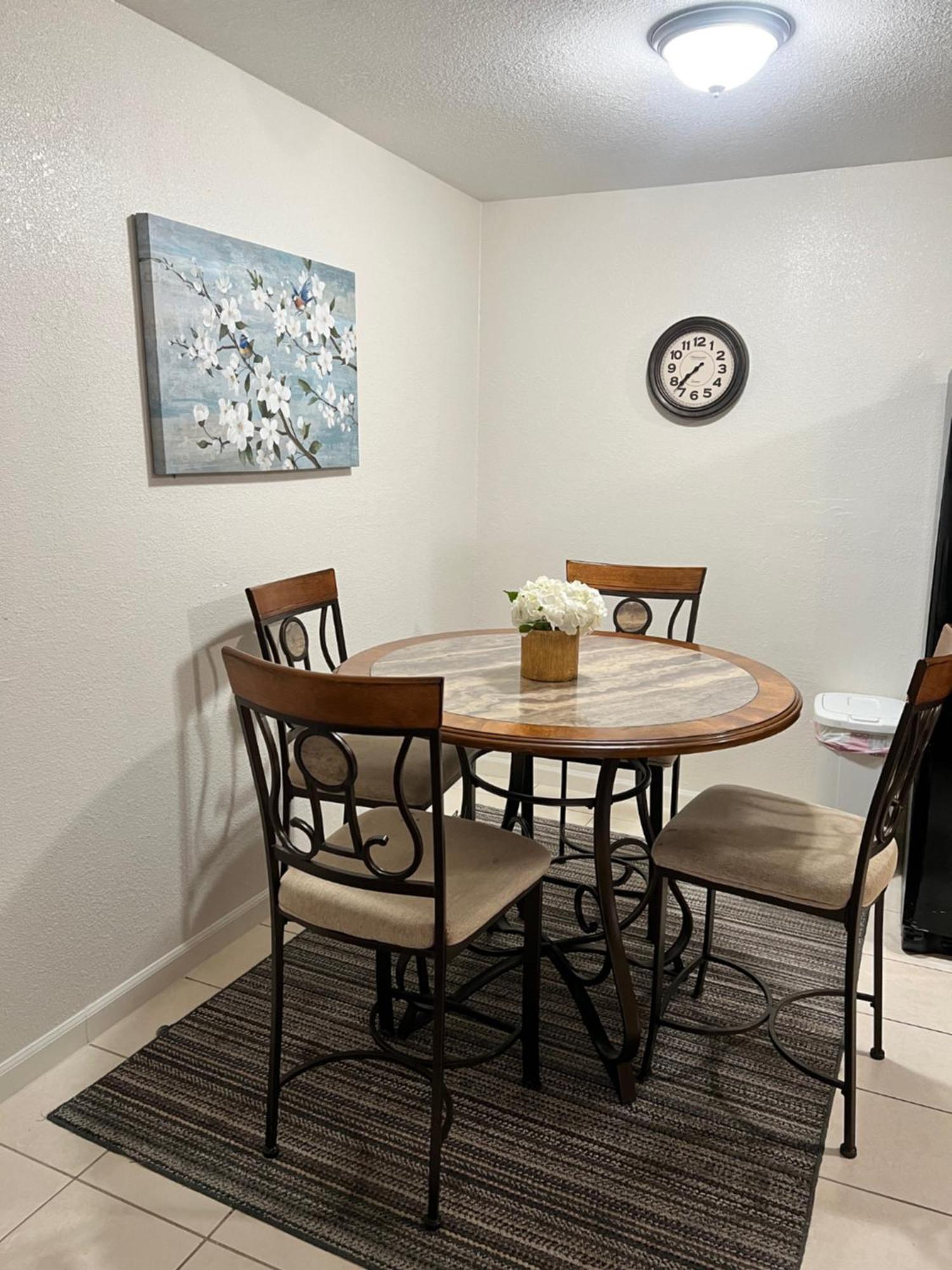 Peaceful 2Bed,1Bath Condo With Free Parking All Yours To Enjoy Fresno Bagian luar foto